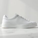 スリムスニーカーが2026年に流行！心まで軽くなる履き方のコツ